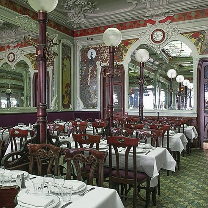 Photo de Immeuble abritant le restaurant Julien