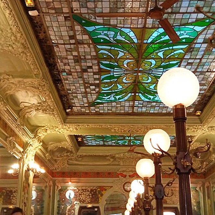 Photo de Immeuble abritant le restaurant Julien