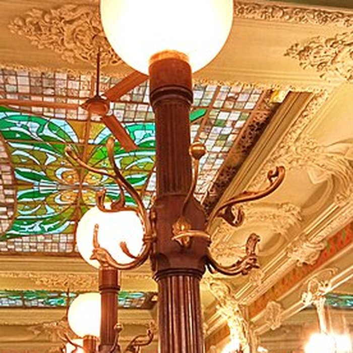 Photo de Immeuble abritant le restaurant Julien