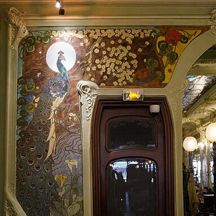 Photo de Immeuble abritant le restaurant Julien