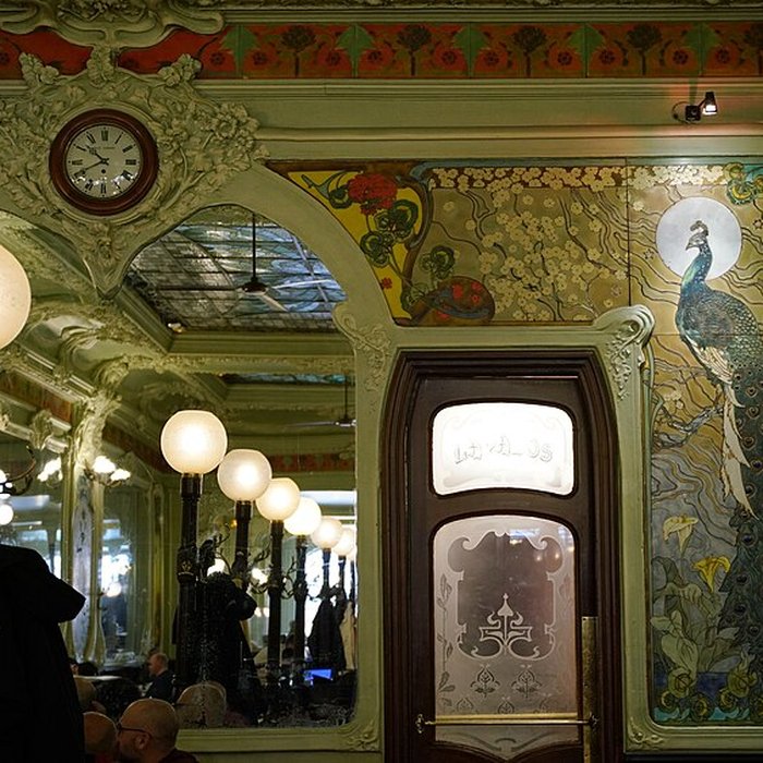 Photo de Immeuble abritant le restaurant Julien