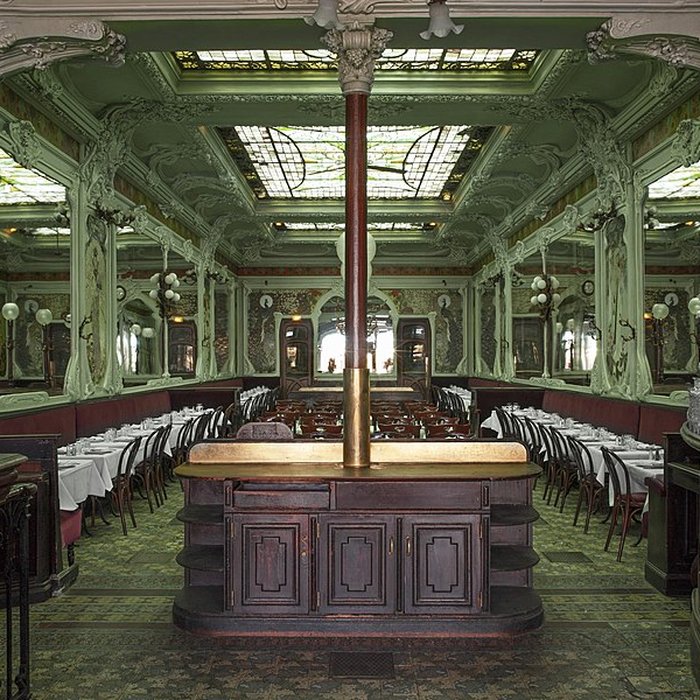 Photo de Immeuble abritant le restaurant Julien