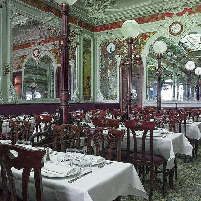 Photo de Immeuble abritant le restaurant Julien