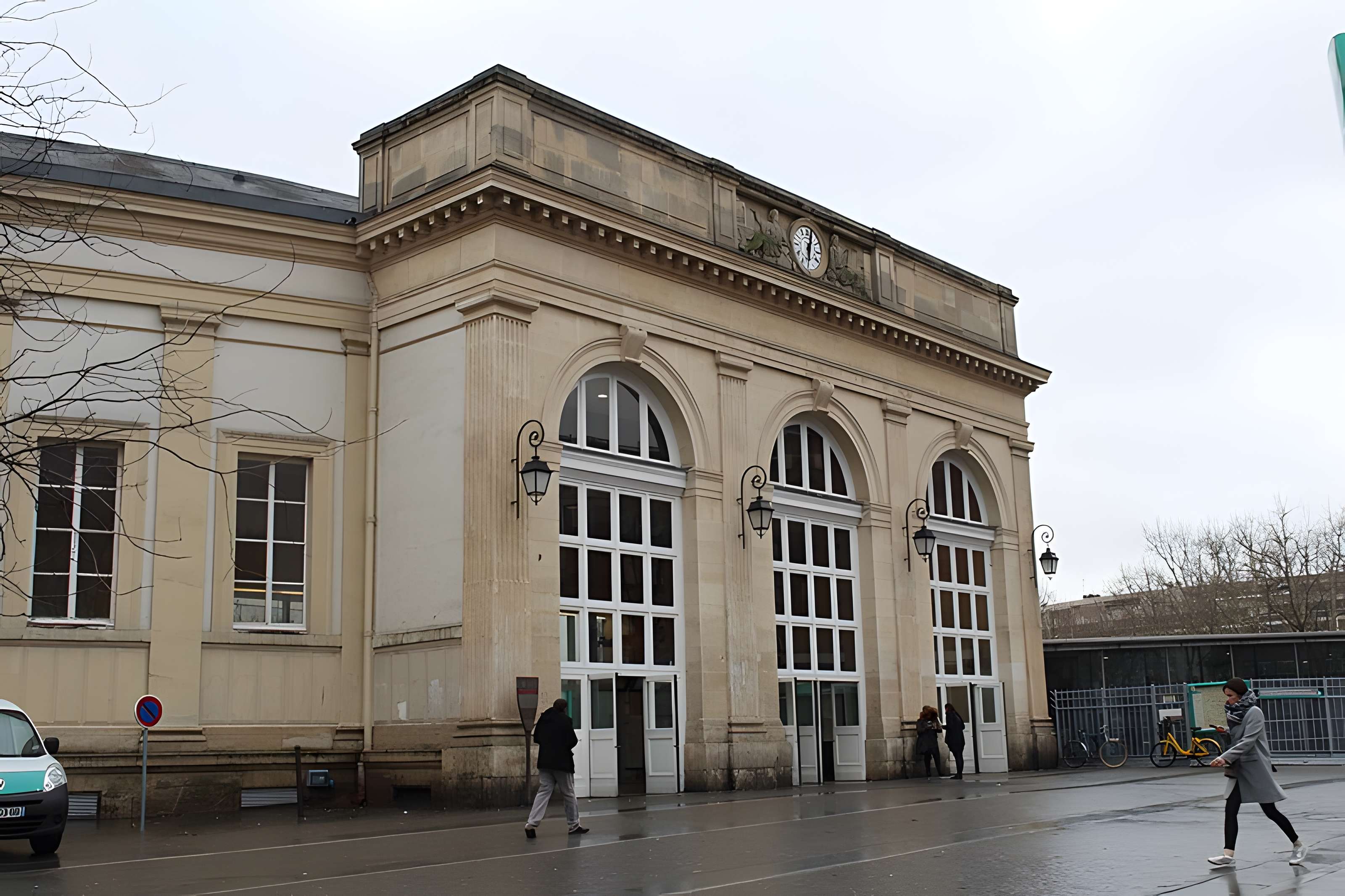 Gare Denfert-Rochereau, appelée anciennement Gare de Sceaux ou Embarcadère d'Enfert