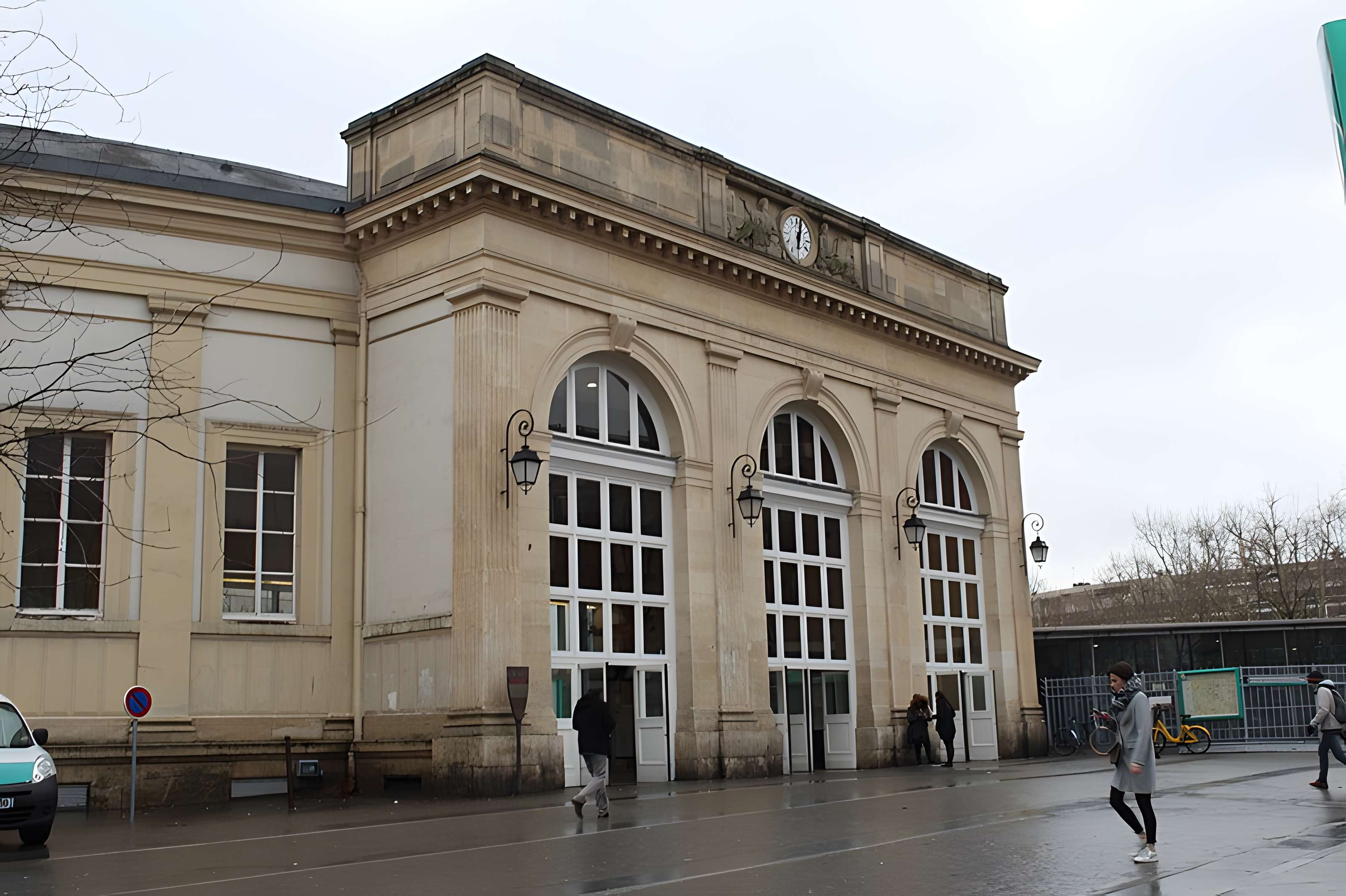 Gare Denfert-Rochereau, appelée anciennement Gare de Sceaux ou Embarcadère d'Enfert