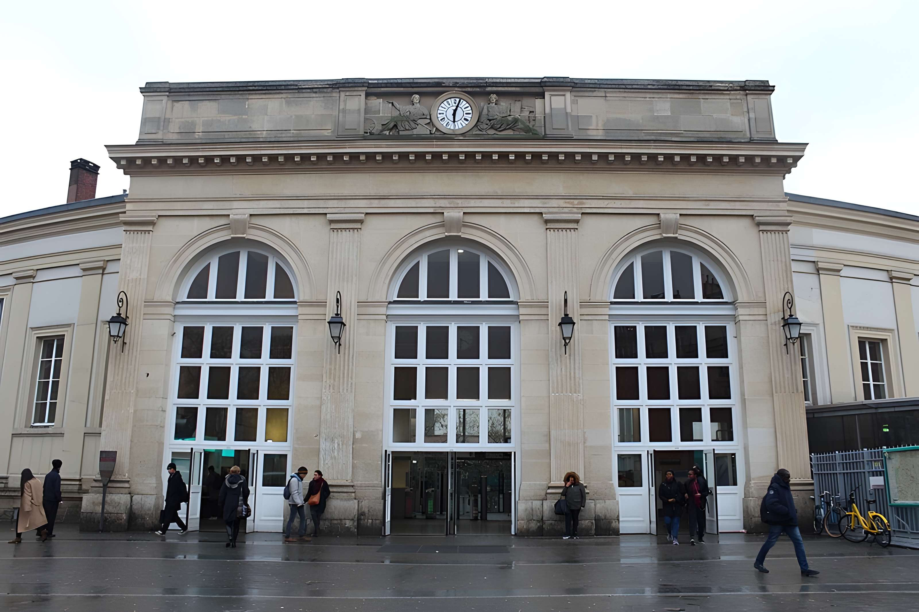 Gare Denfert-Rochereau, appelée anciennement Gare de Sceaux ou Embarcadère d'Enfert