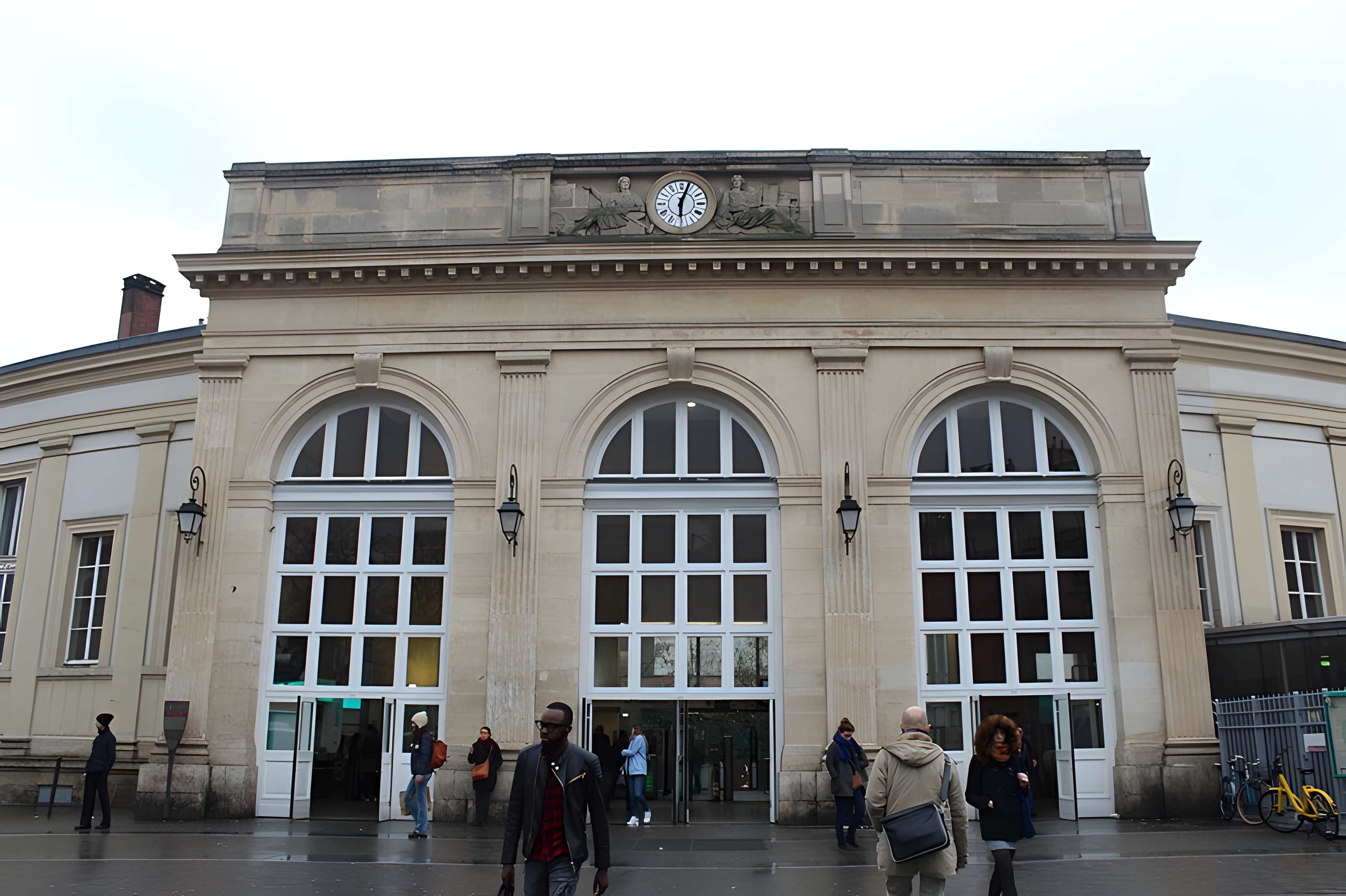 Gare Denfert-Rochereau, appelée anciennement Gare de Sceaux ou Embarcadère d'Enfert