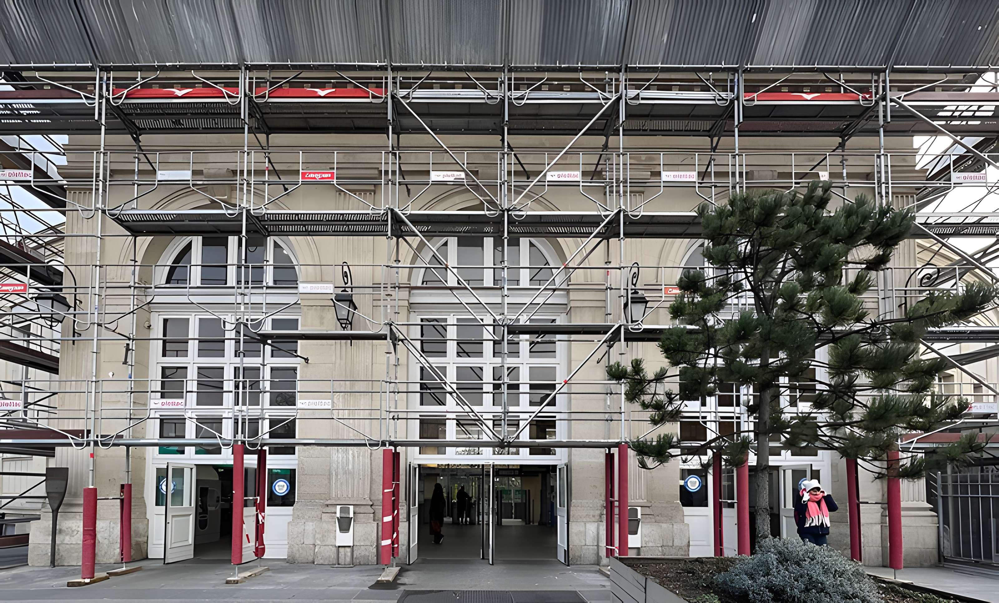 Gare Denfert-Rochereau, appelée anciennement Gare de Sceaux ou Embarcadère d'Enfert