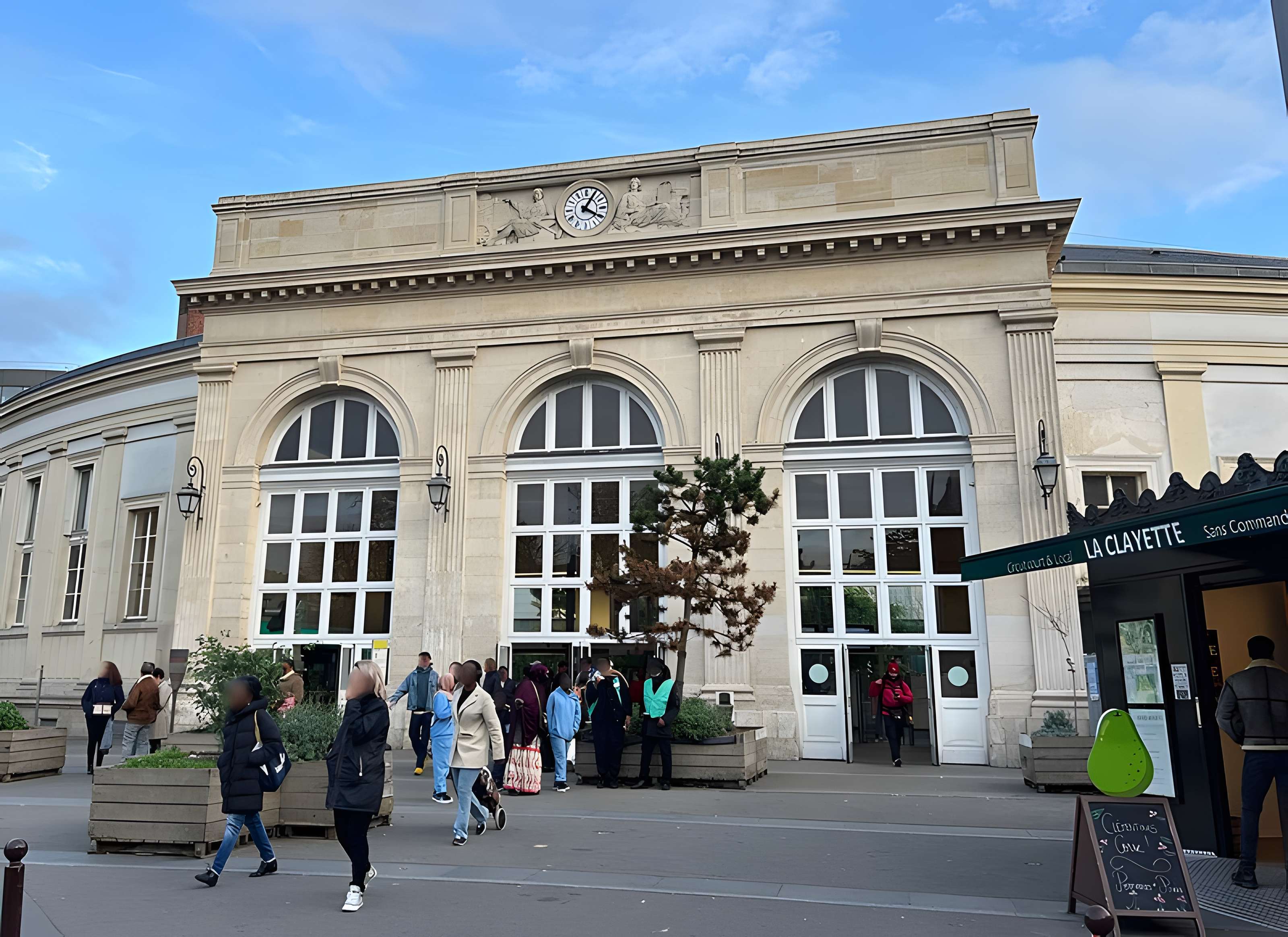 Gare Denfert-Rochereau, appelée anciennement Gare de Sceaux ou Embarcadère d'Enfert