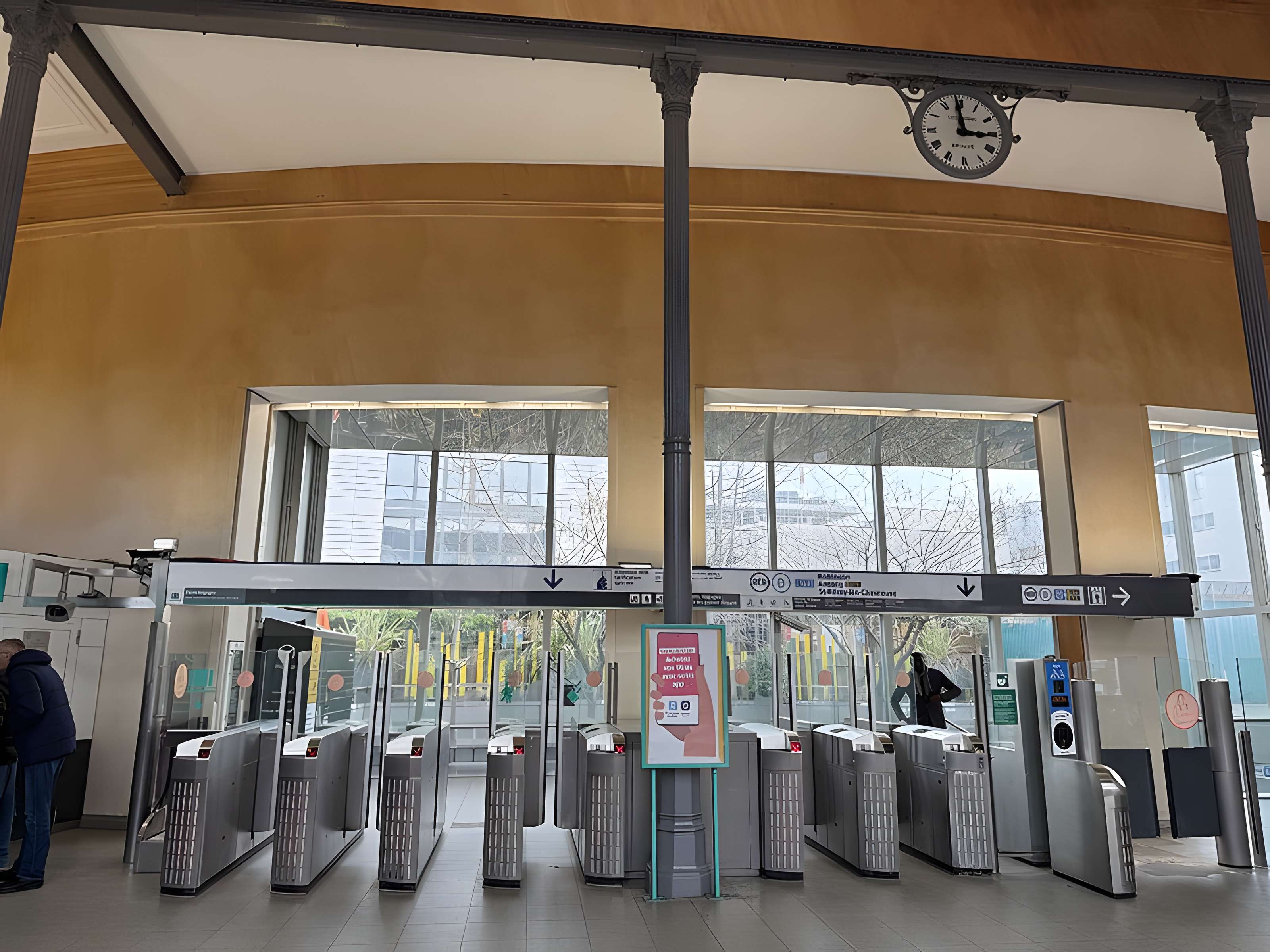 Gare Denfert-Rochereau, appelée anciennement Gare de Sceaux ou Embarcadère d'Enfert