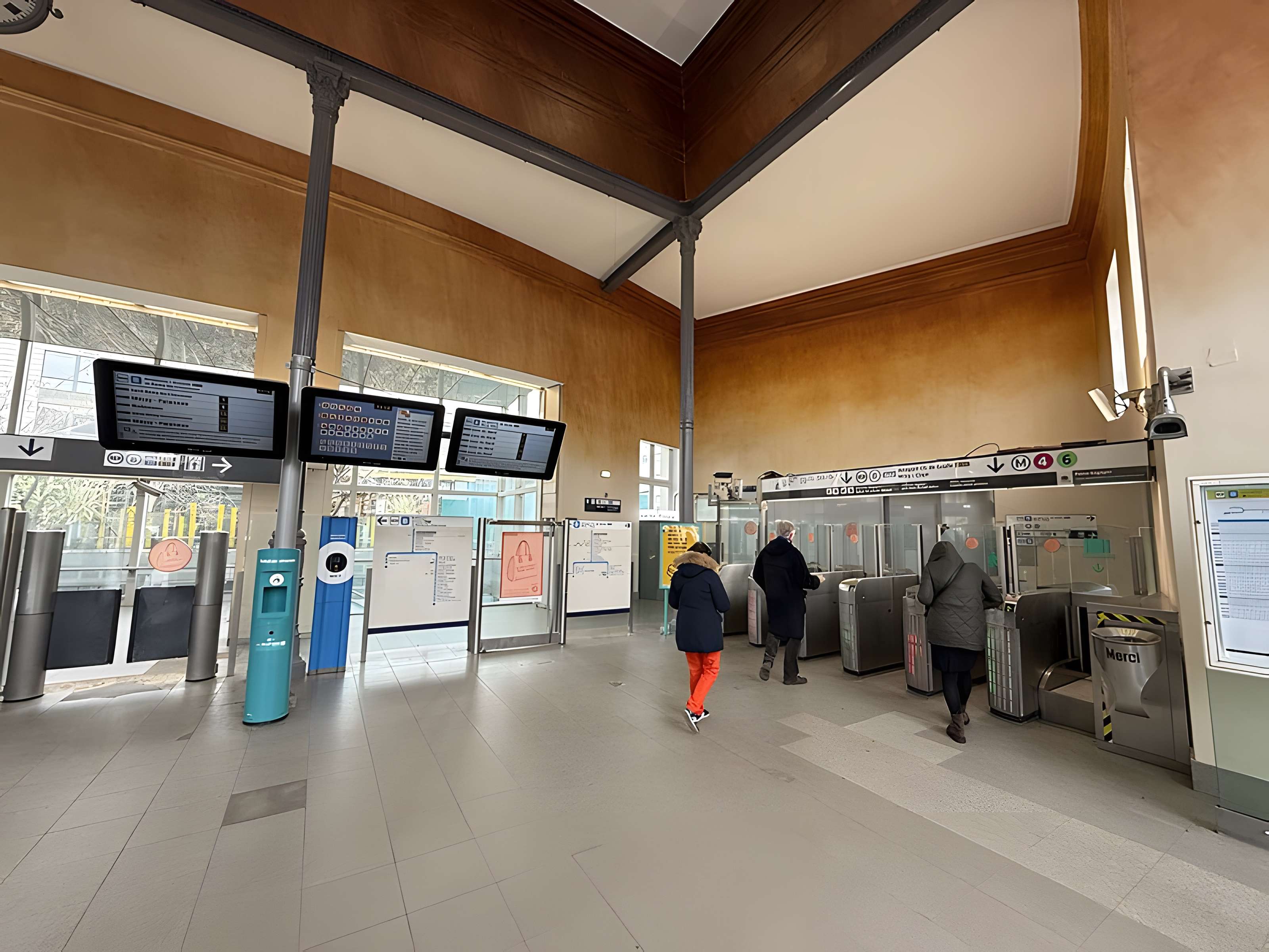 Gare Denfert-Rochereau, appelée anciennement Gare de Sceaux ou Embarcadère d'Enfert