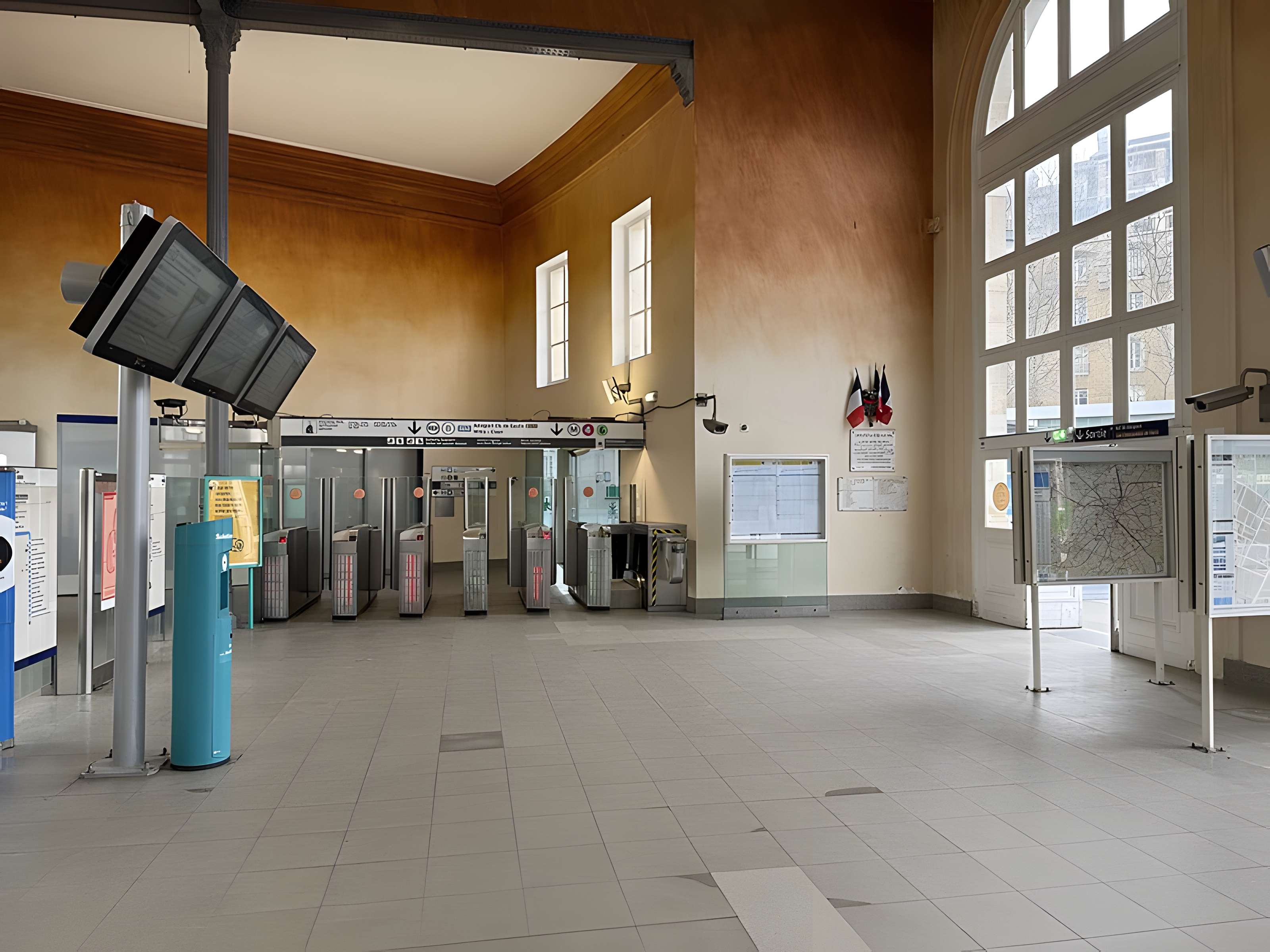 Gare Denfert-Rochereau, appelée anciennement Gare de Sceaux ou Embarcadère d'Enfert