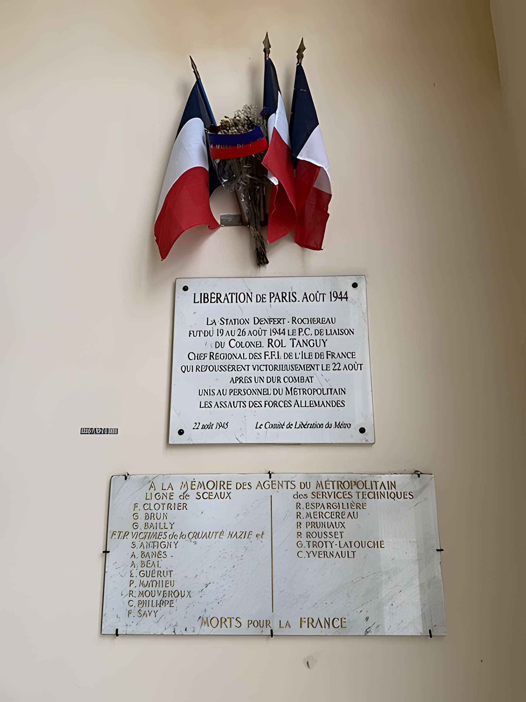 Gare Denfert-Rochereau, appelée anciennement Gare de Sceaux ou Embarcadère d'Enfert