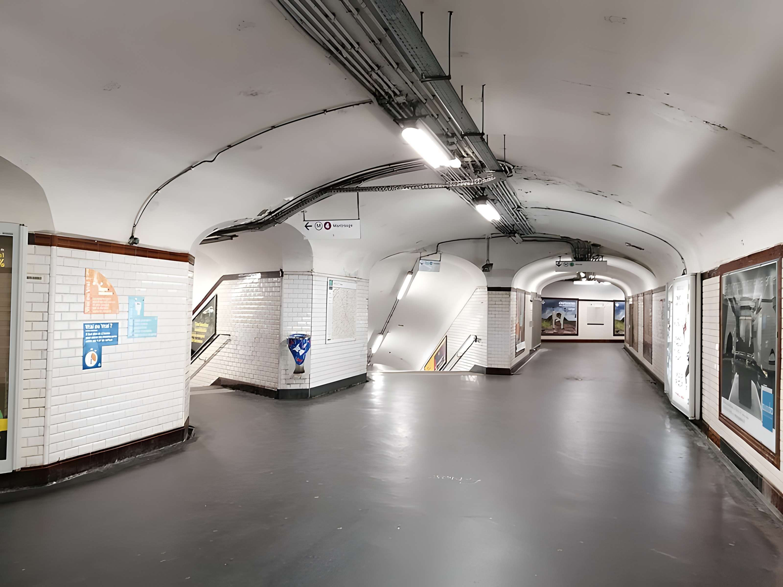 Gare Denfert-Rochereau, appelée anciennement Gare de Sceaux ou Embarcadère d'Enfert