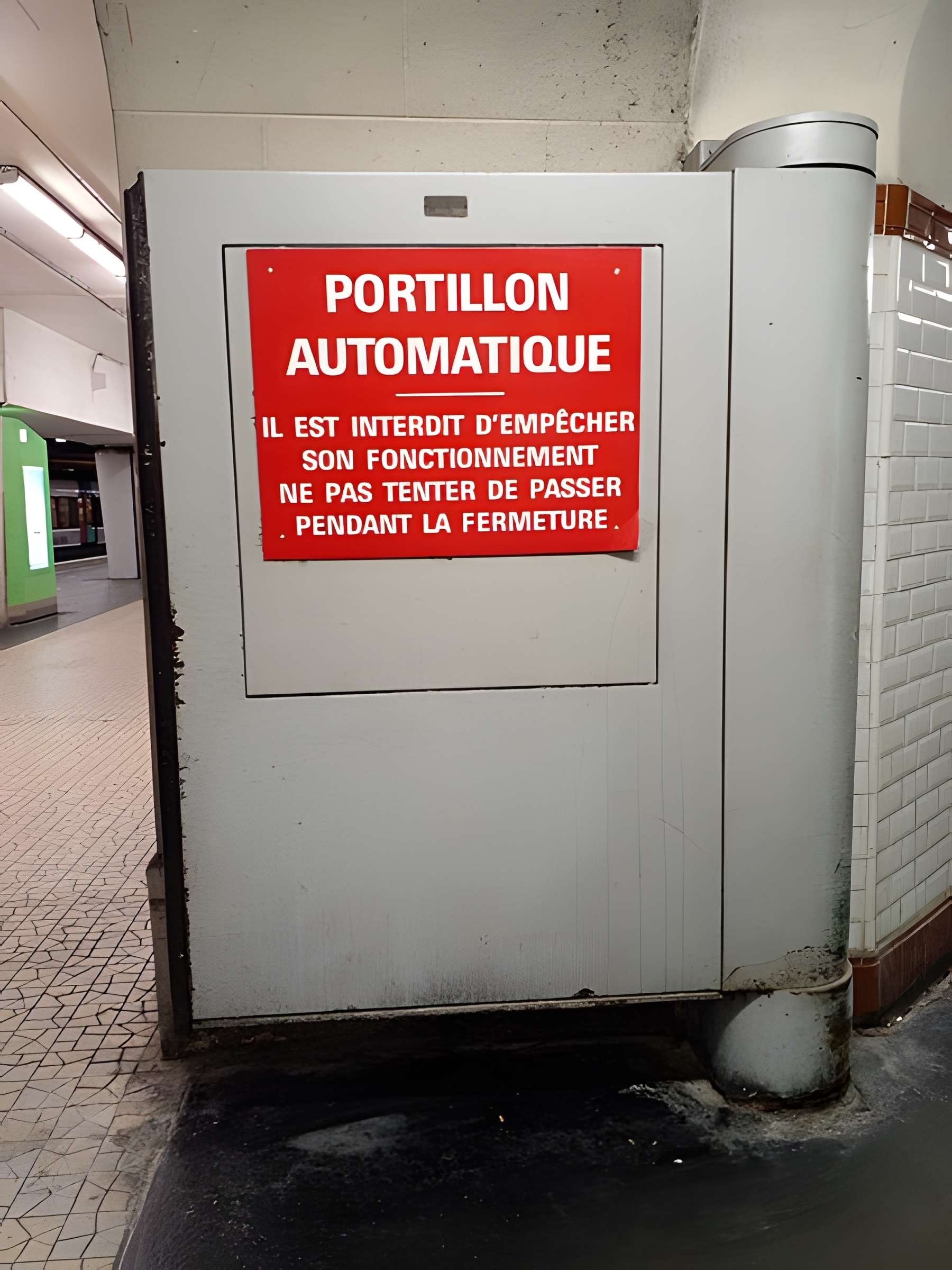 Gare Denfert-Rochereau, appelée anciennement Gare de Sceaux ou Embarcadère d'Enfert