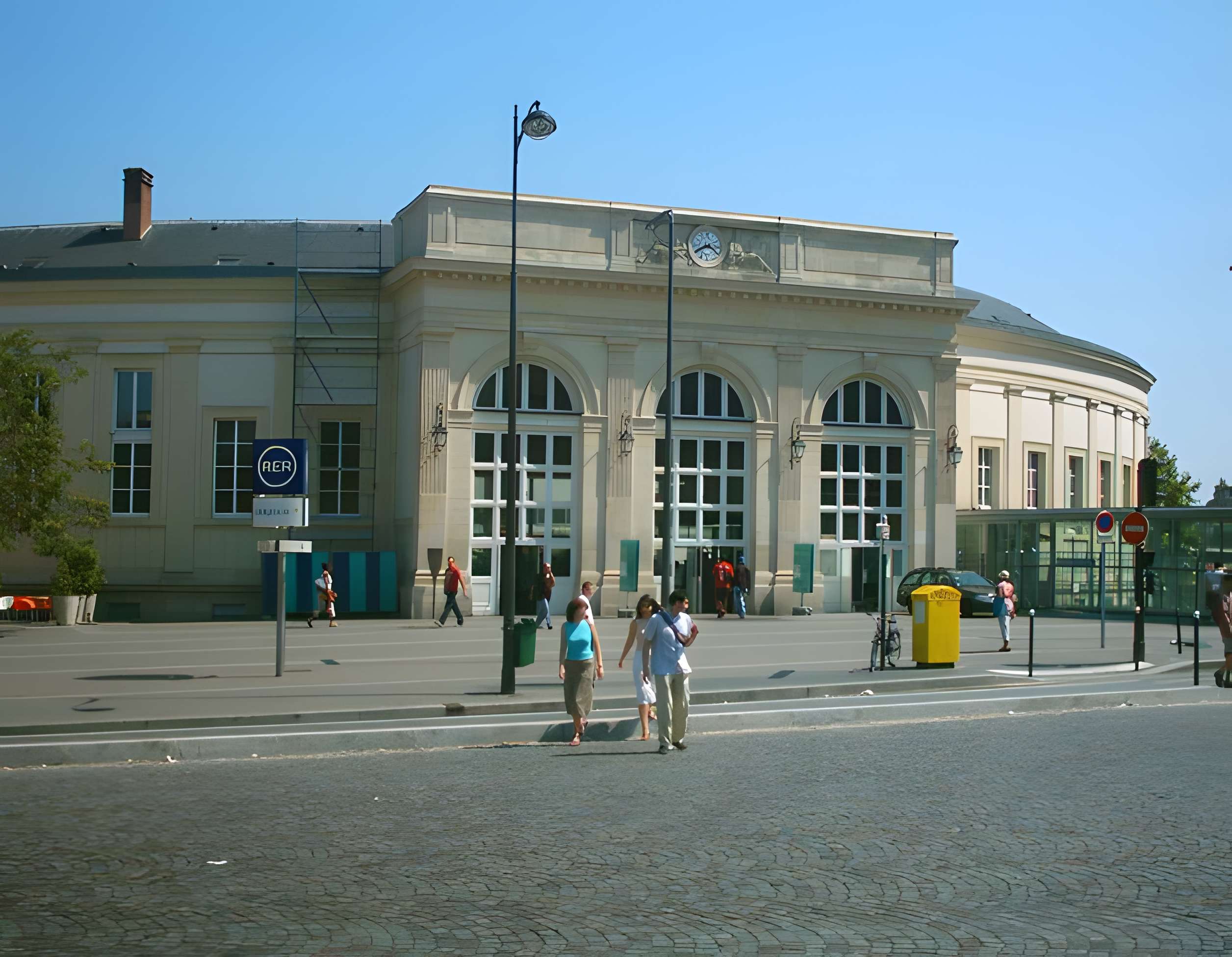 Gare Denfert-Rochereau, appelée anciennement Gare de Sceaux ou Embarcadère d'Enfert
