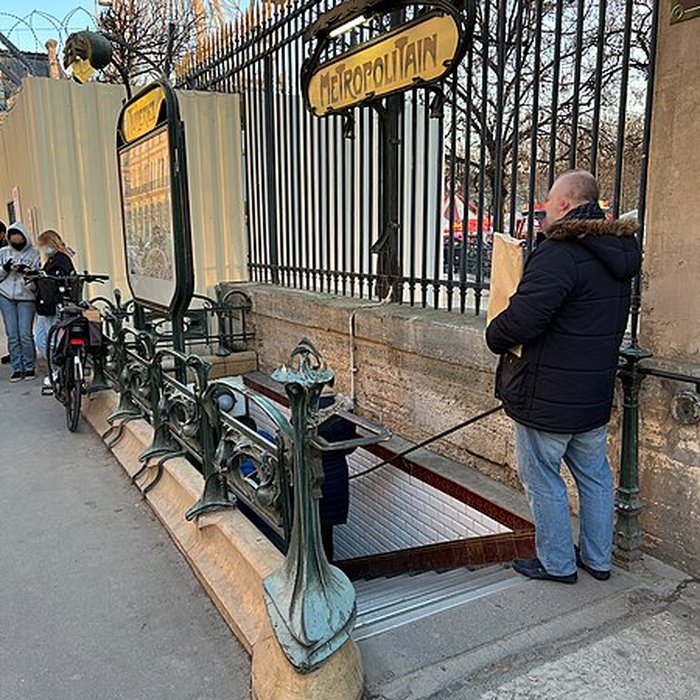 Photo de Édicule Guimard de la station Châtelet - Paris 1er