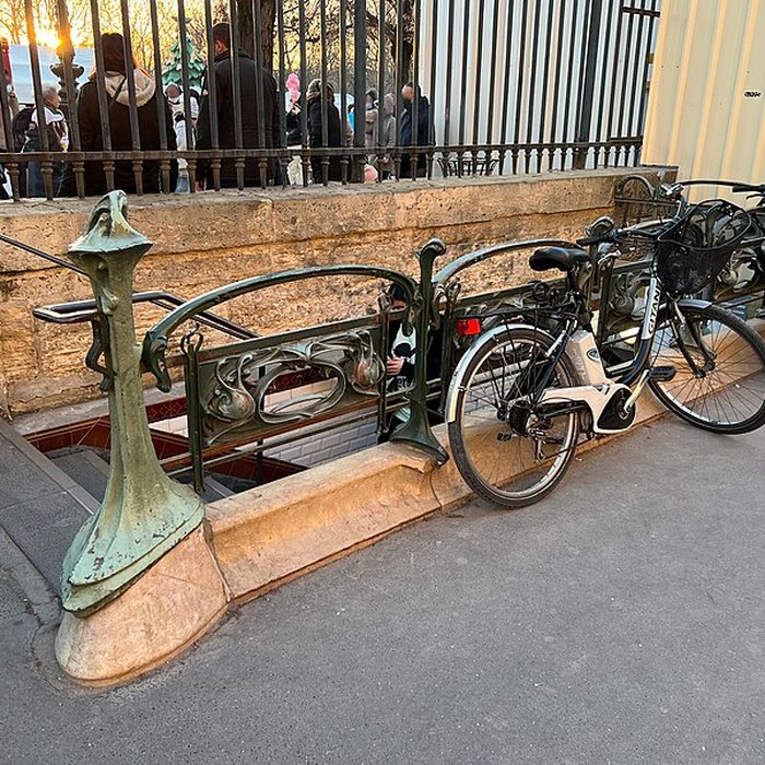 Photo de Édicule Guimard de la station Châtelet - Paris 1er