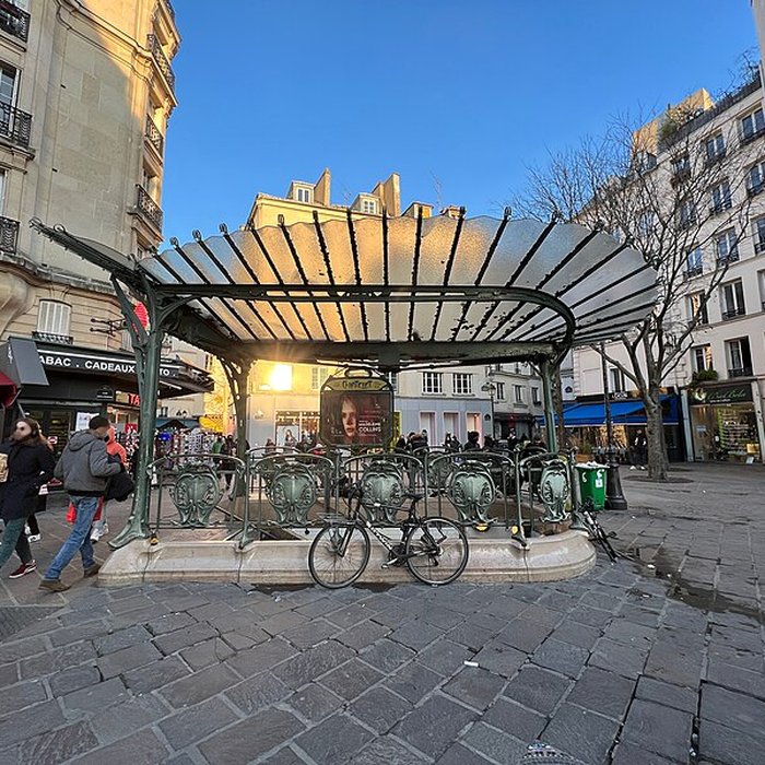 Photo de Édicule Guimard de la station Châtelet - Paris 1er