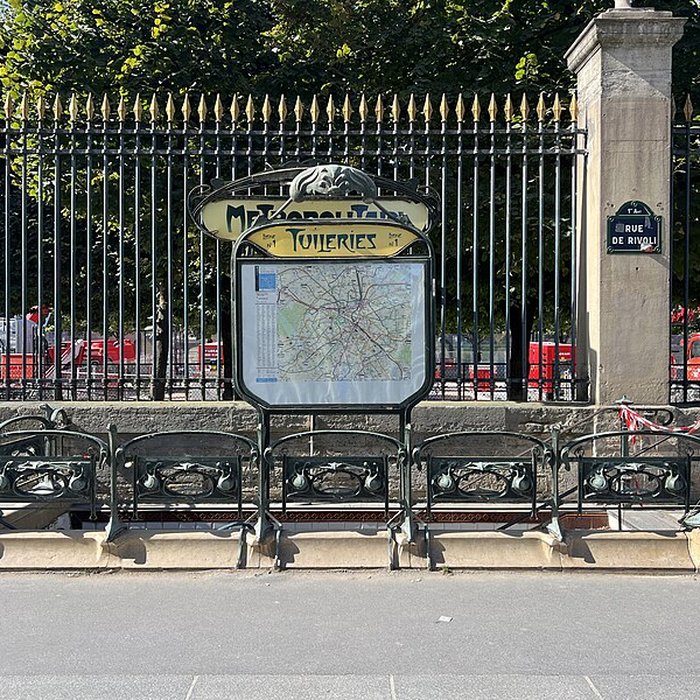 Photo de Édicule Guimard de la station Châtelet - Paris 1er