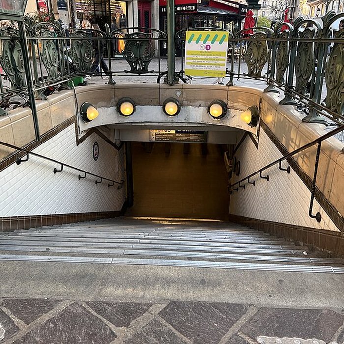 Photo de Édicule Guimard de la station Châtelet - Paris 1er