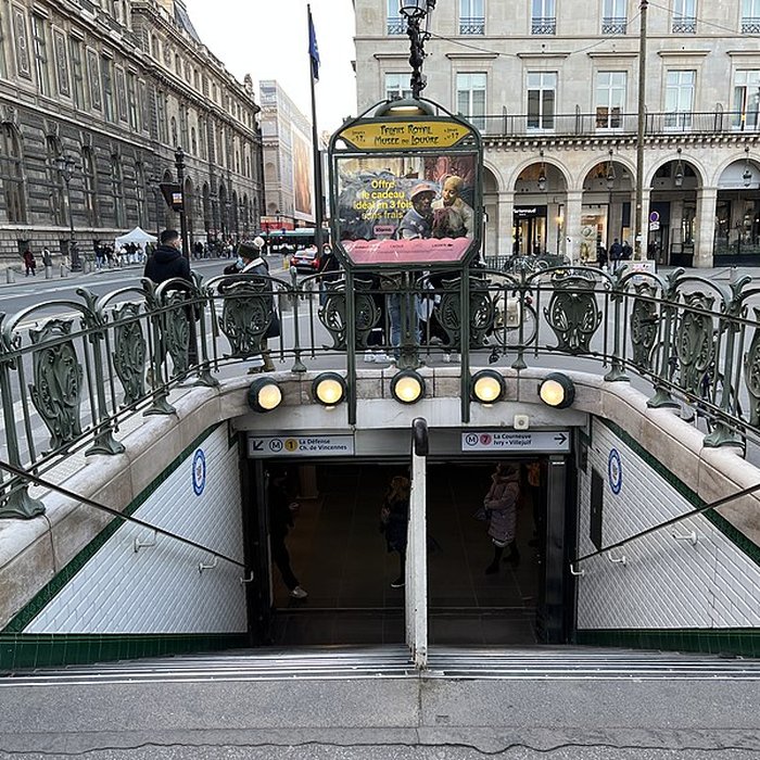 Photo de Édicule Guimard de la station Châtelet - Paris 1er
