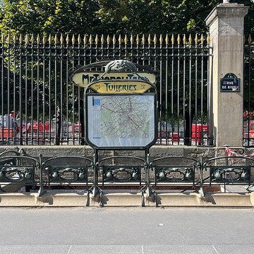 Édicule Guimard de la station Châtelet - Paris 1er