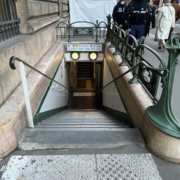 Édicule Guimard de la station Châtelet - Paris 1er