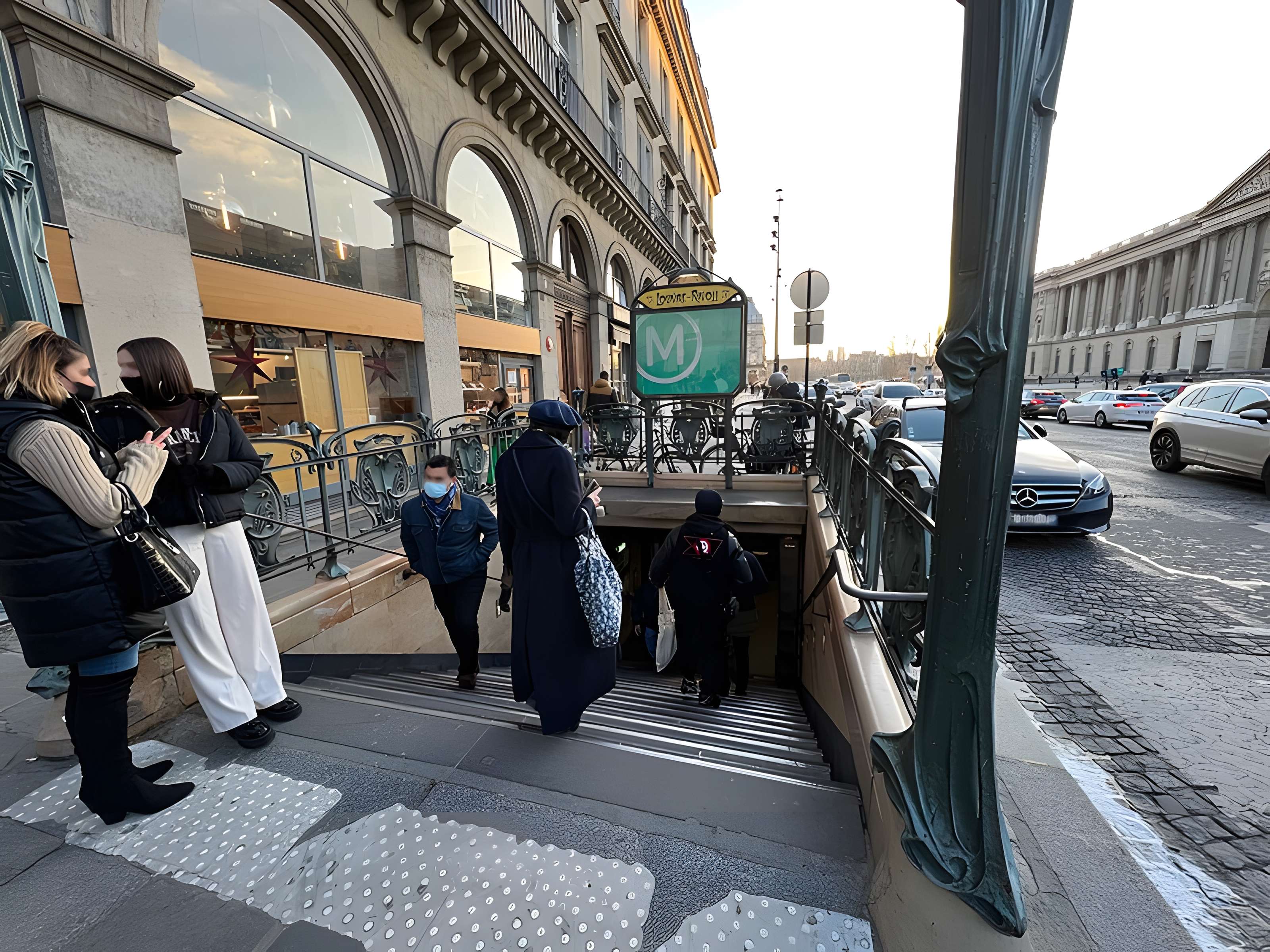 Édicule Guimard de la station Châtelet - Paris 1er