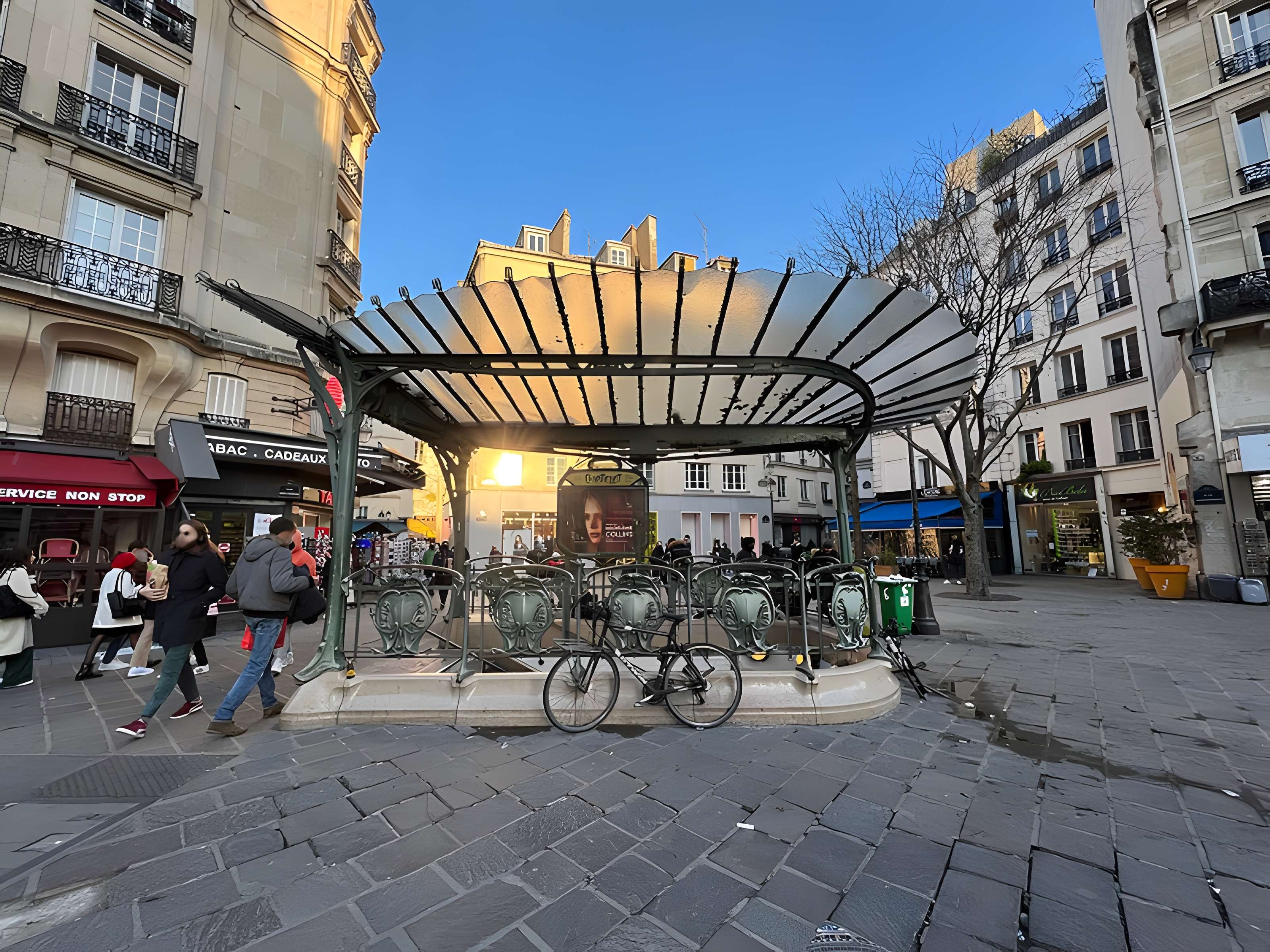 Édicule Guimard de la station Châtelet - Paris 1er