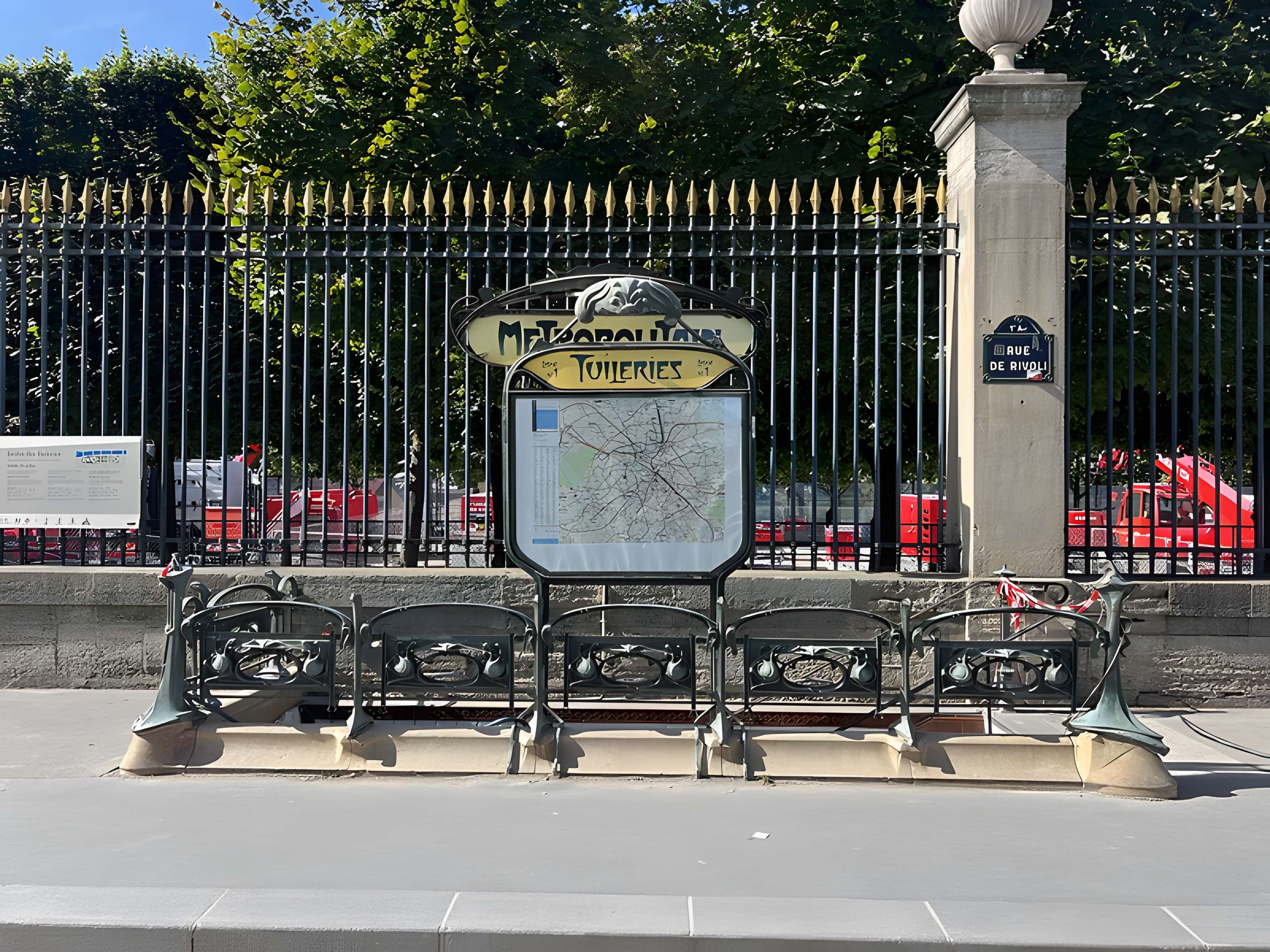 Édicule Guimard de la station Châtelet - Paris 1er