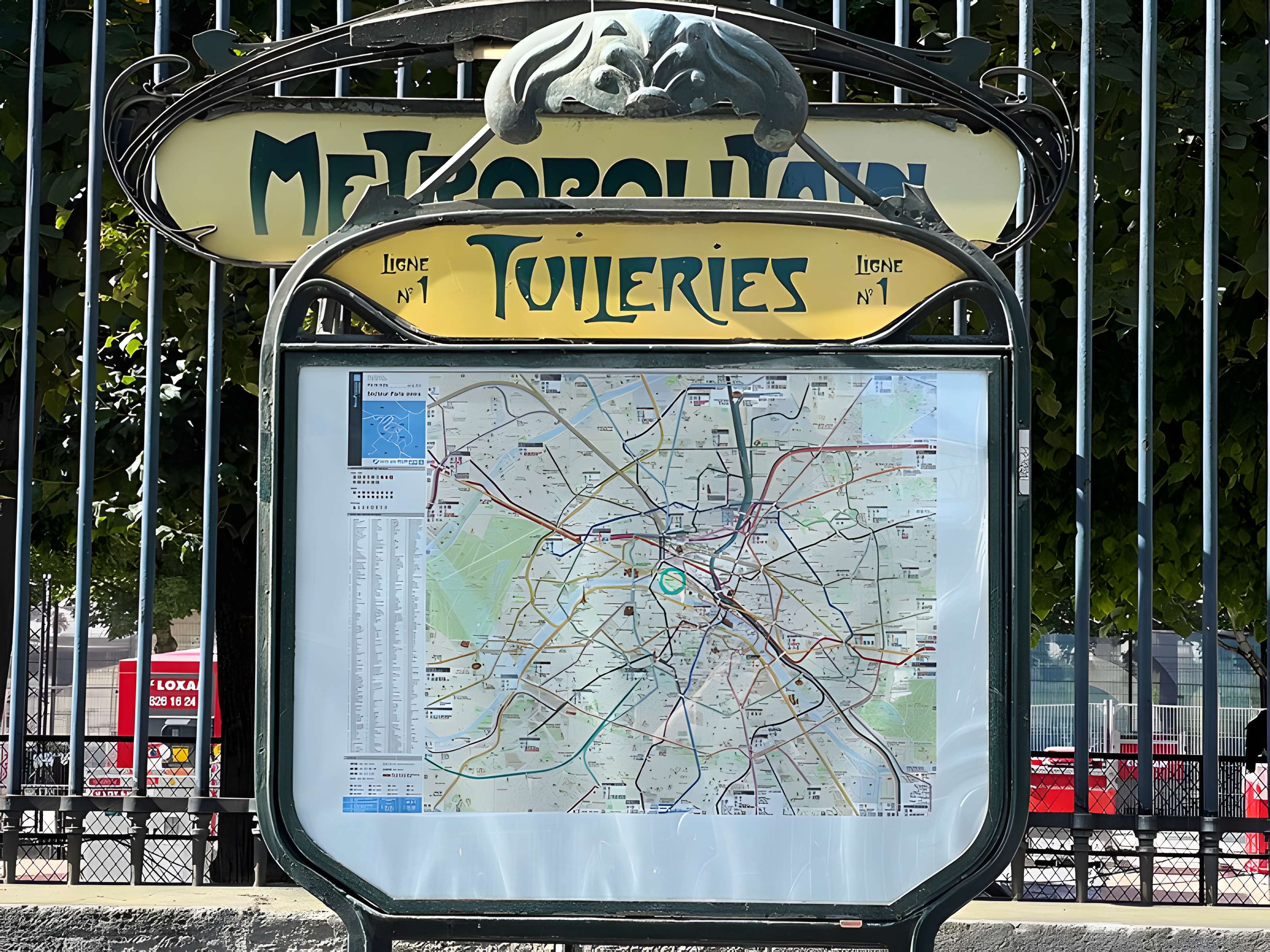 Édicule Guimard de la station Châtelet - Paris 1er