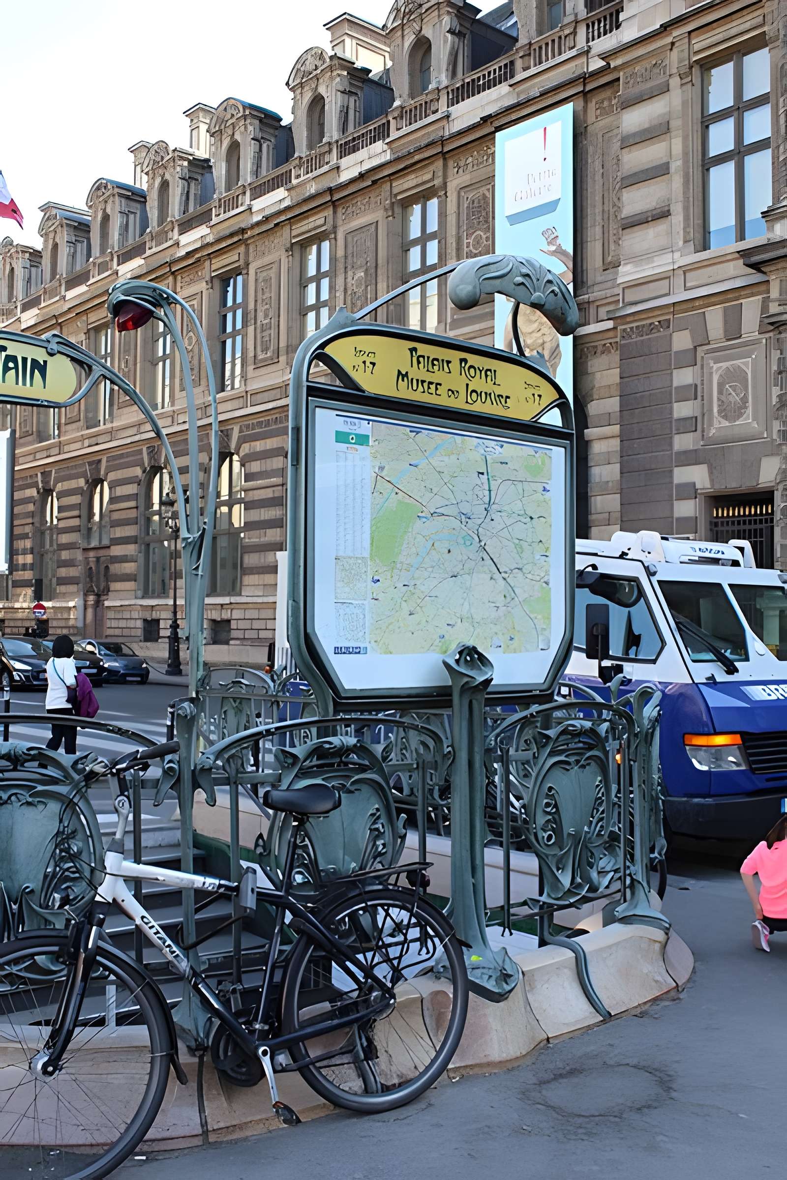 Édicule Guimard de la station Châtelet - Paris 1er