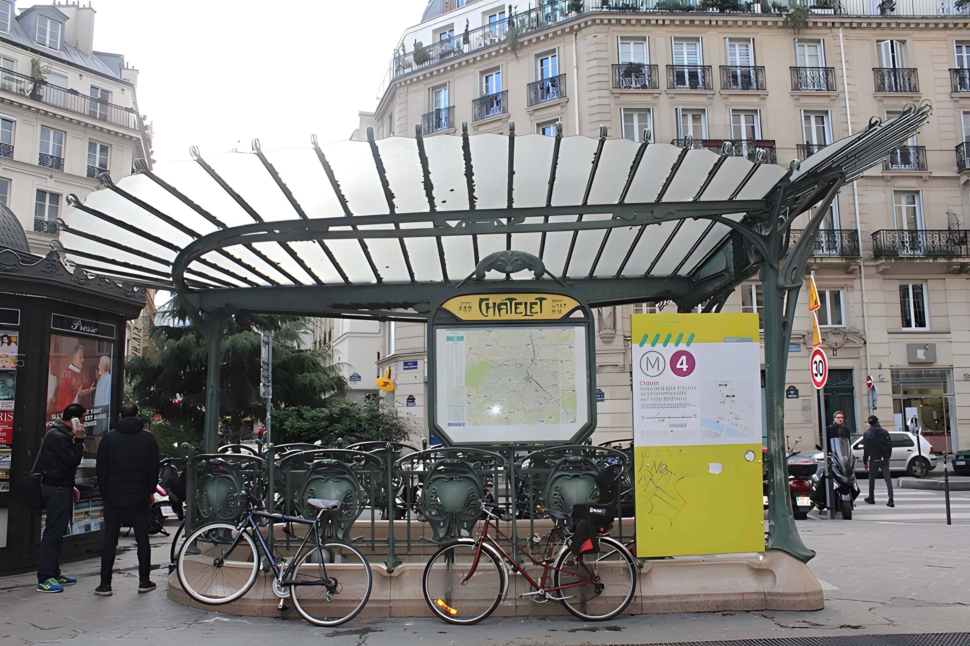 Édicule Guimard de la station Châtelet - Paris 1er