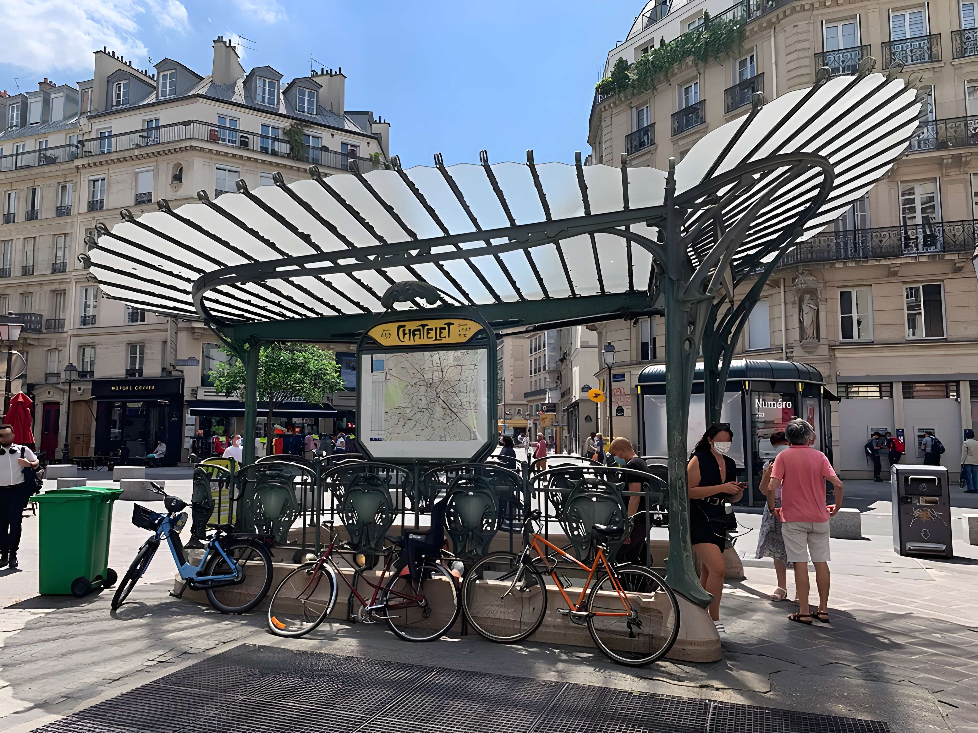 Édicule Guimard de la station Châtelet - Paris 1er