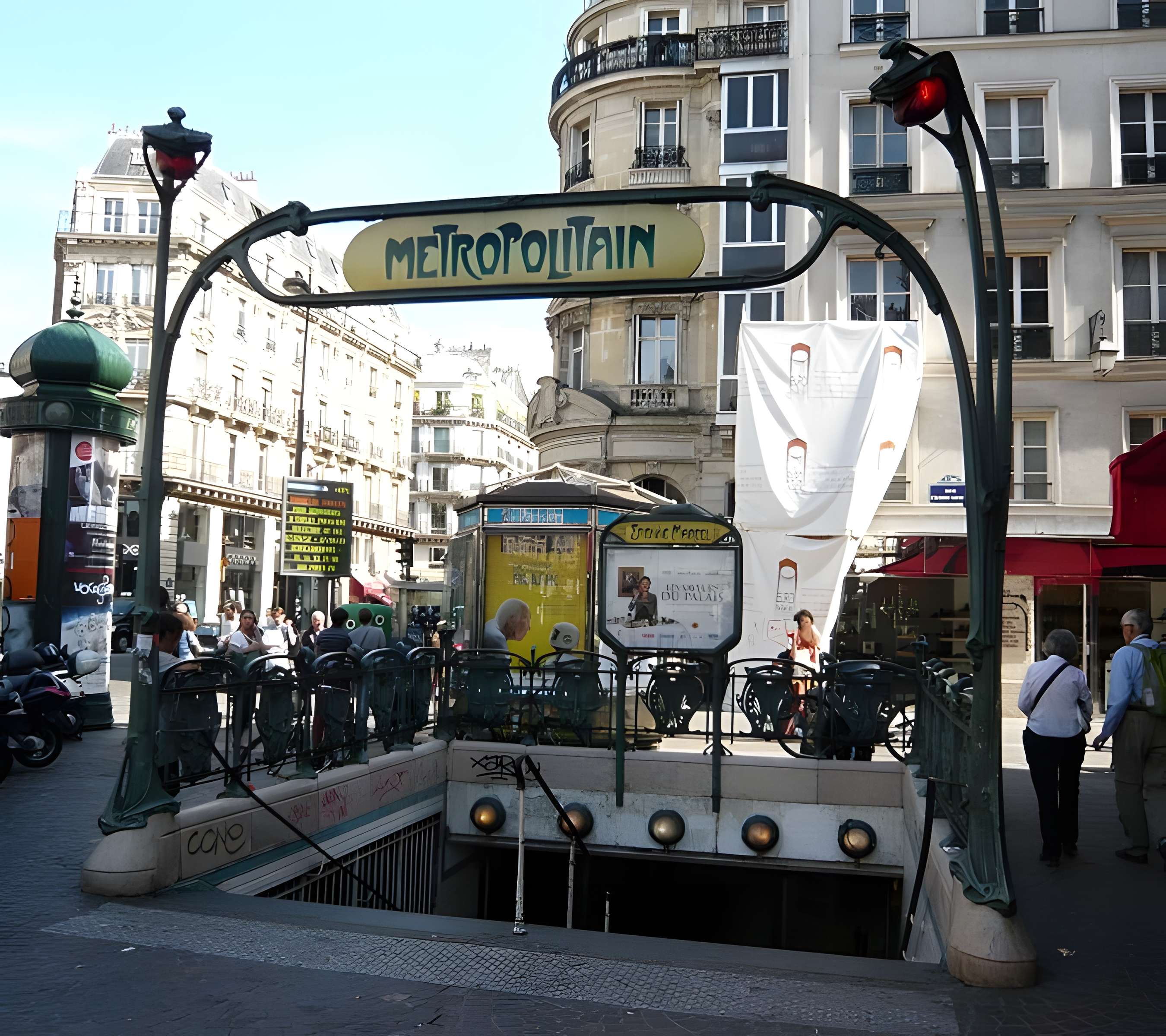 Édicule Guimard de la station Étienne-Marcel - Paris 1er 
