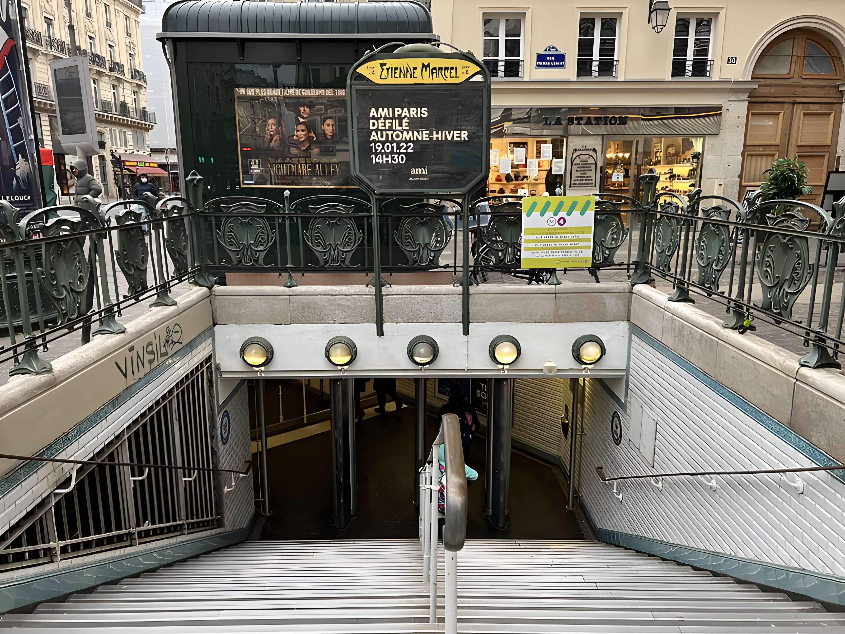Édicule Guimard de la station Étienne-Marcel - Paris 1er