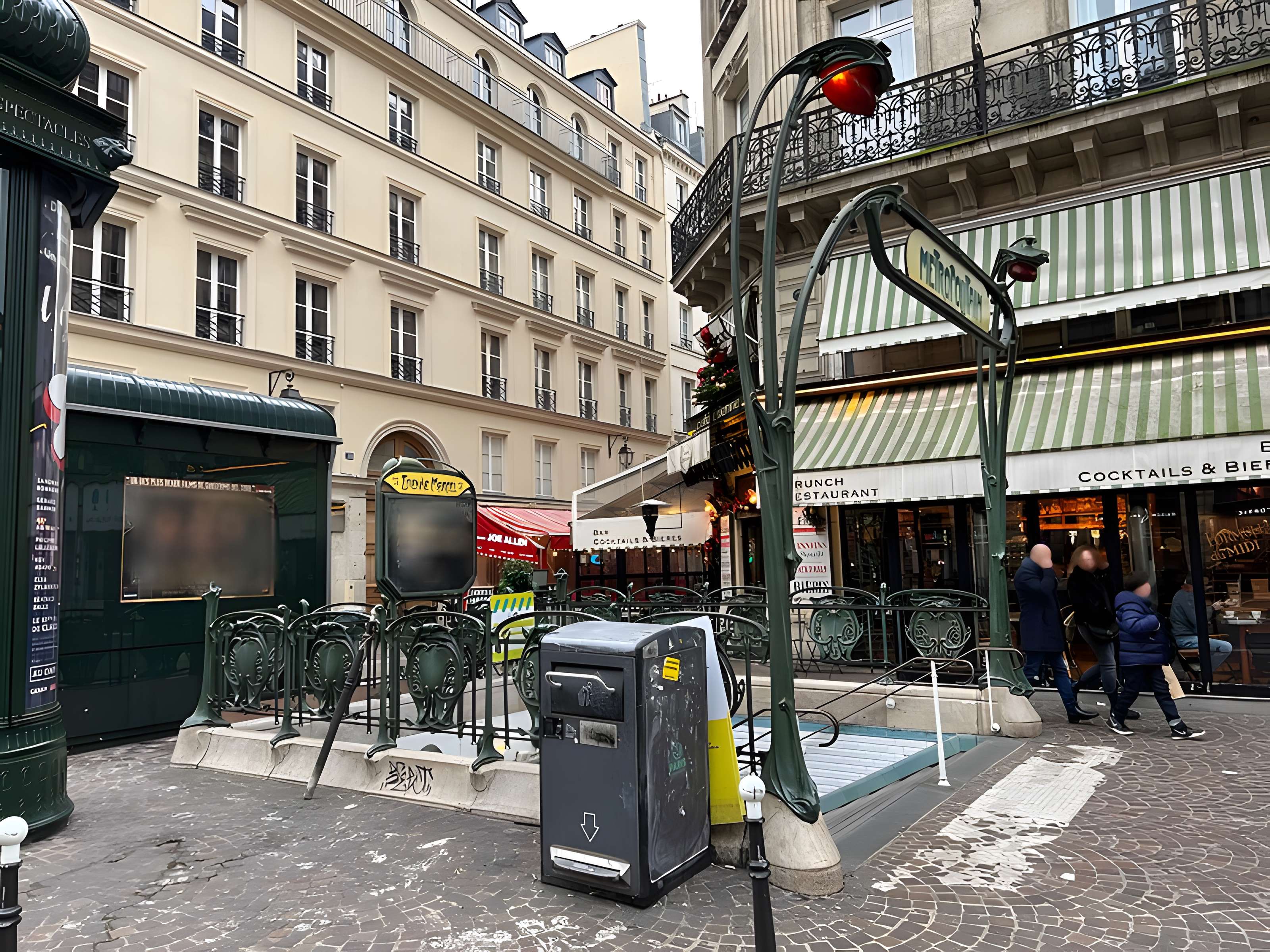 Édicule Guimard de la station Étienne-Marcel - Paris 1er