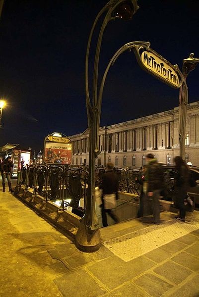 Photo de Édicule Guimard de la station Louvre-Rivoli - Paris 1er