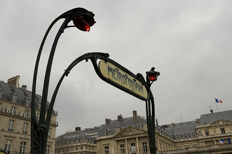 Édicule Guimard de la station Louvre-Rivoli - Paris 1er