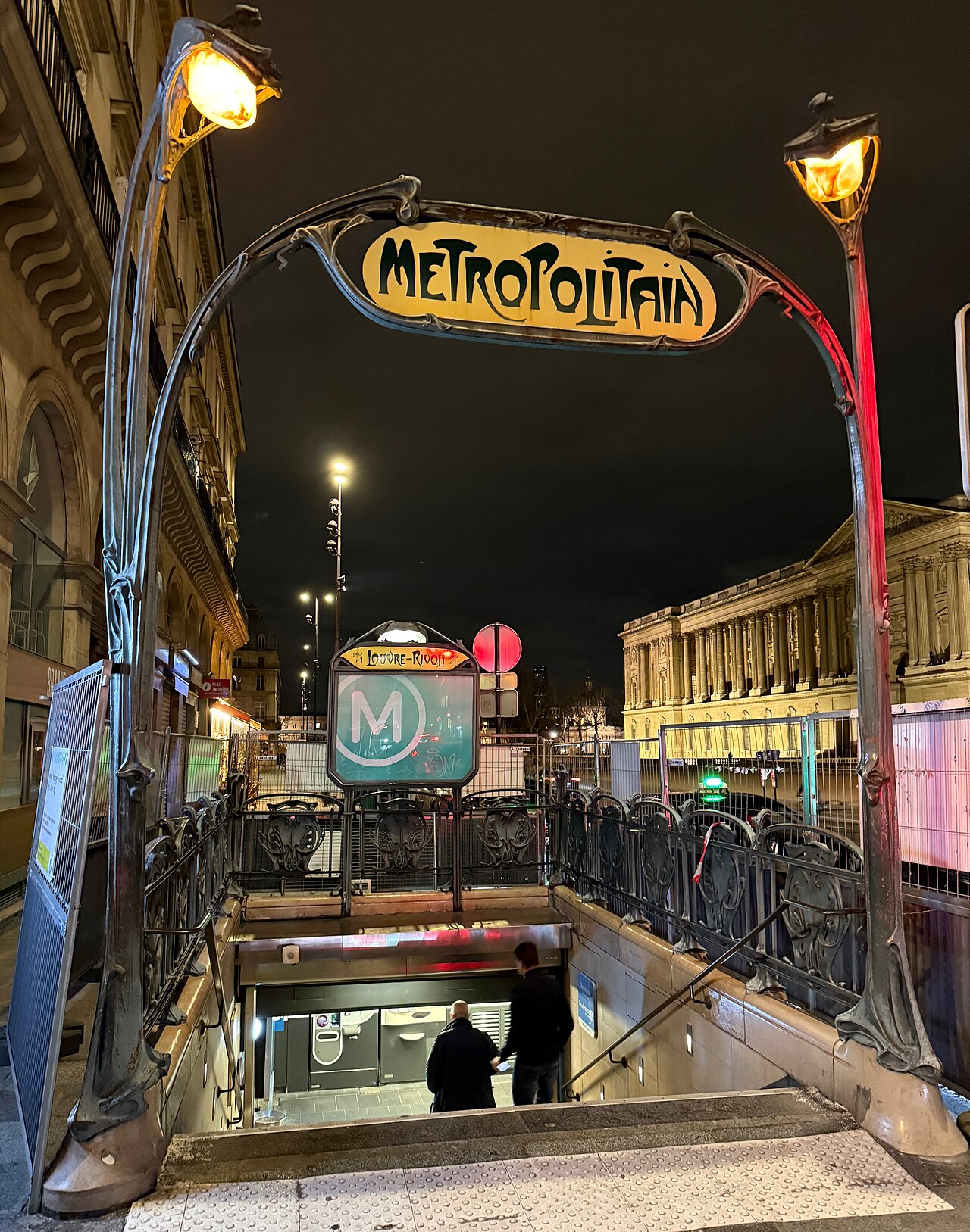 Édicule Guimard de la station Louvre-Rivoli - Paris 1er