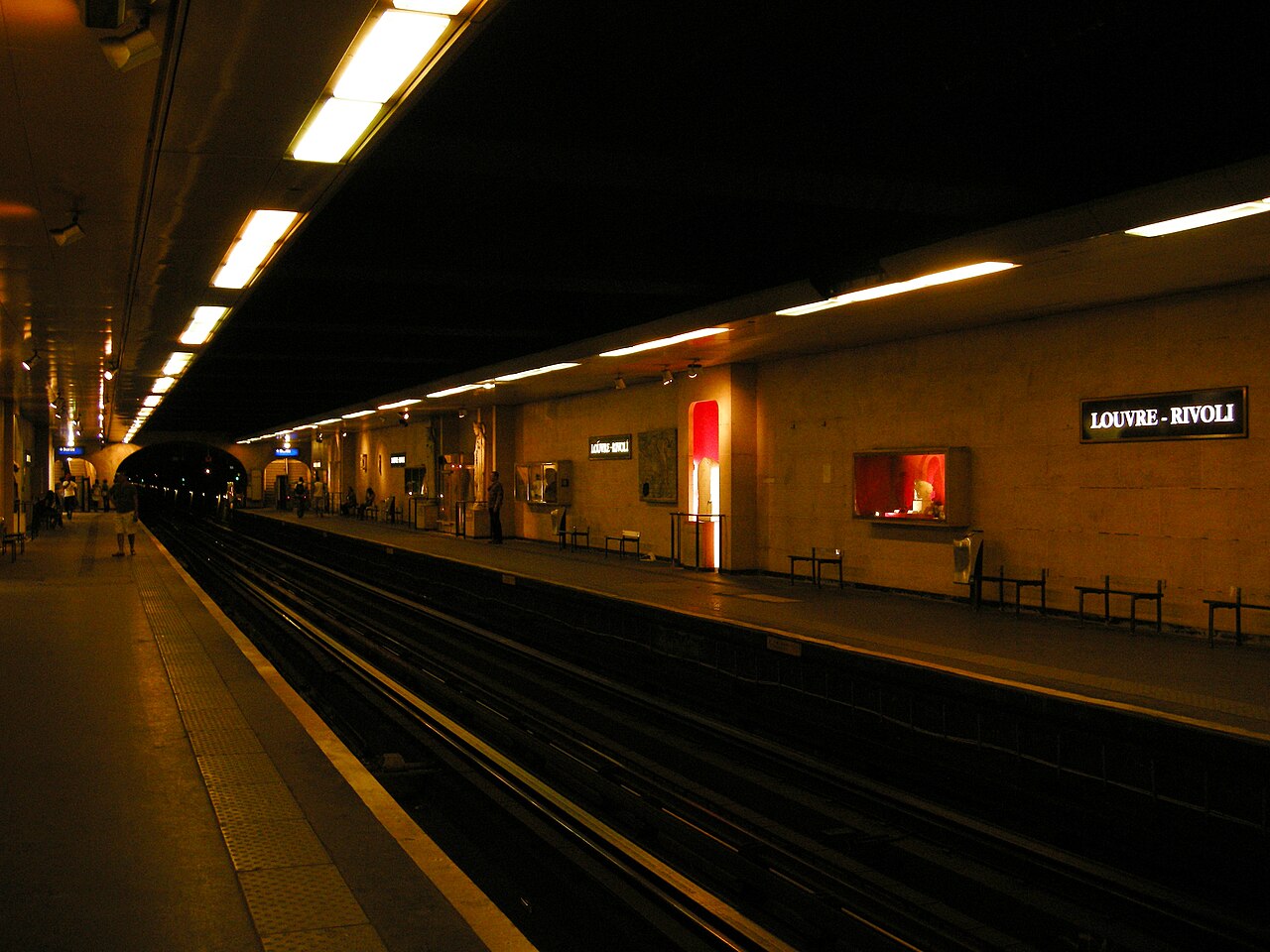 Édicule Guimard de la station Louvre-Rivoli - Paris 1er