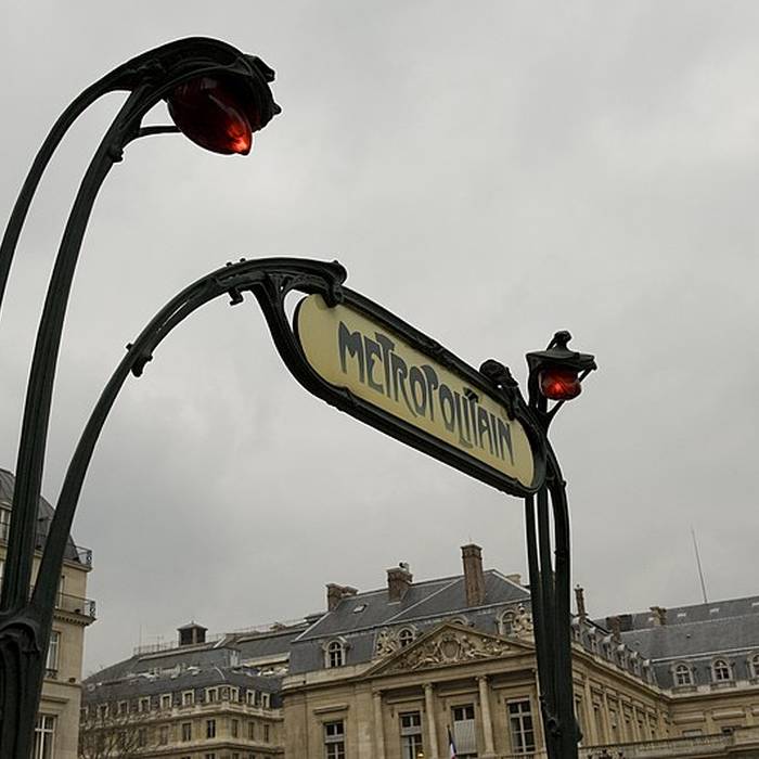 Photo de Édicule Guimard de la station Louvre-Rivoli - Paris 1er