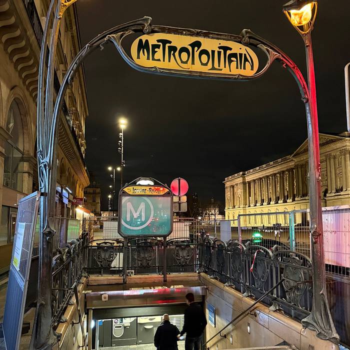 Photo de Édicule Guimard de la station Louvre-Rivoli - Paris 1er