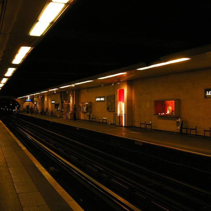 Photo de Édicule Guimard de la station Louvre-Rivoli - Paris 1er