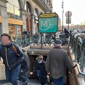 Édicule Guimard de la station Louvre-Rivoli - Paris 1er