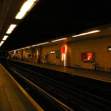 Édicule Guimard de la station Louvre-Rivoli - Paris 1er