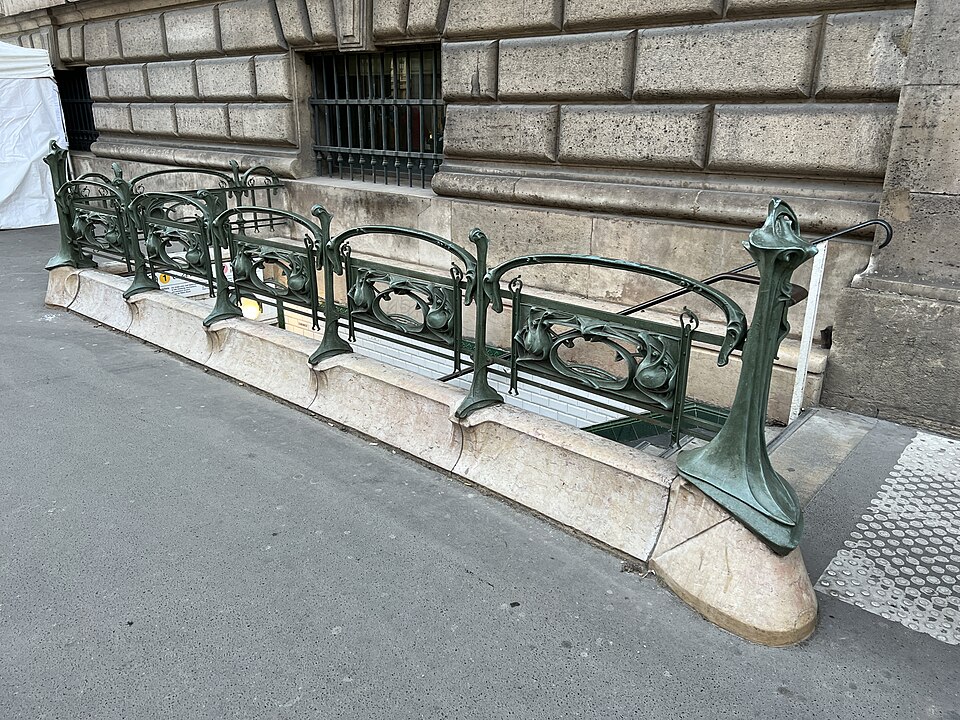 Édicule Guimard de la station Palais-Royal - Paris 1er