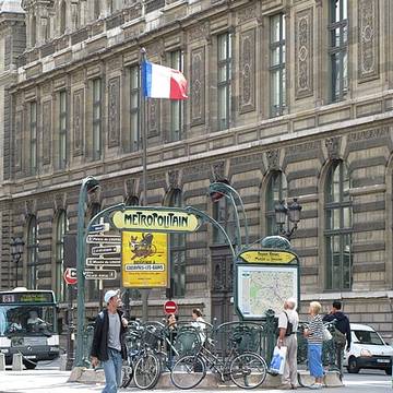 Édicule Guimard de la station Palais-Royal - Paris 1er
