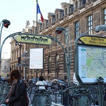 Édicule Guimard de la station Palais-Royal - Paris 1er